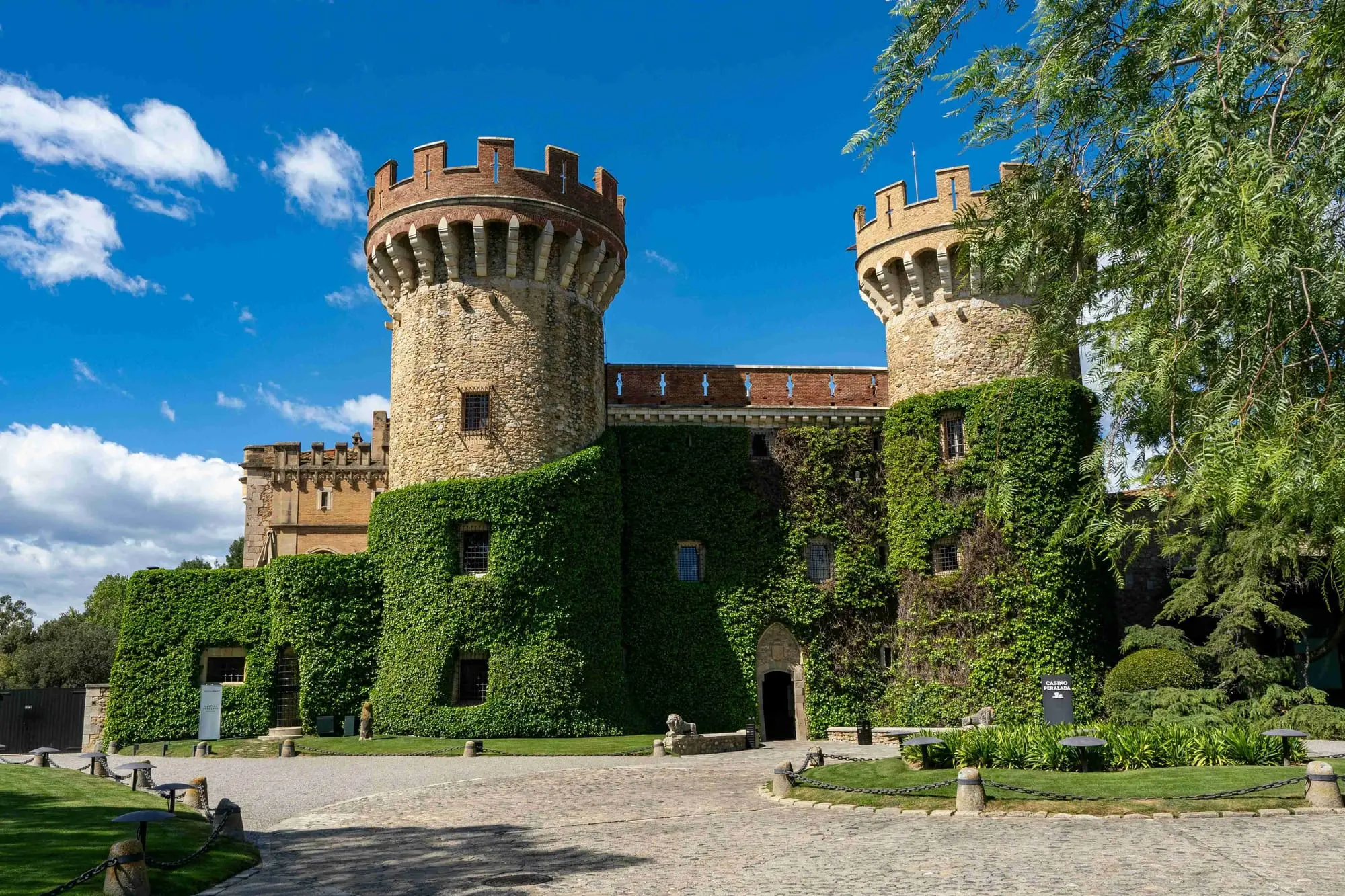 Visita a la Gran Bodega del Castillo de Perelada