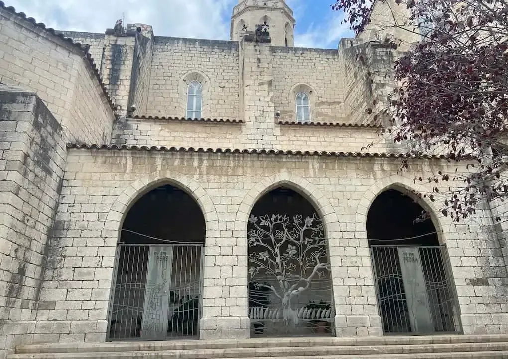 Figueres Tour and Guided Visit to the Dalí Museum - 2