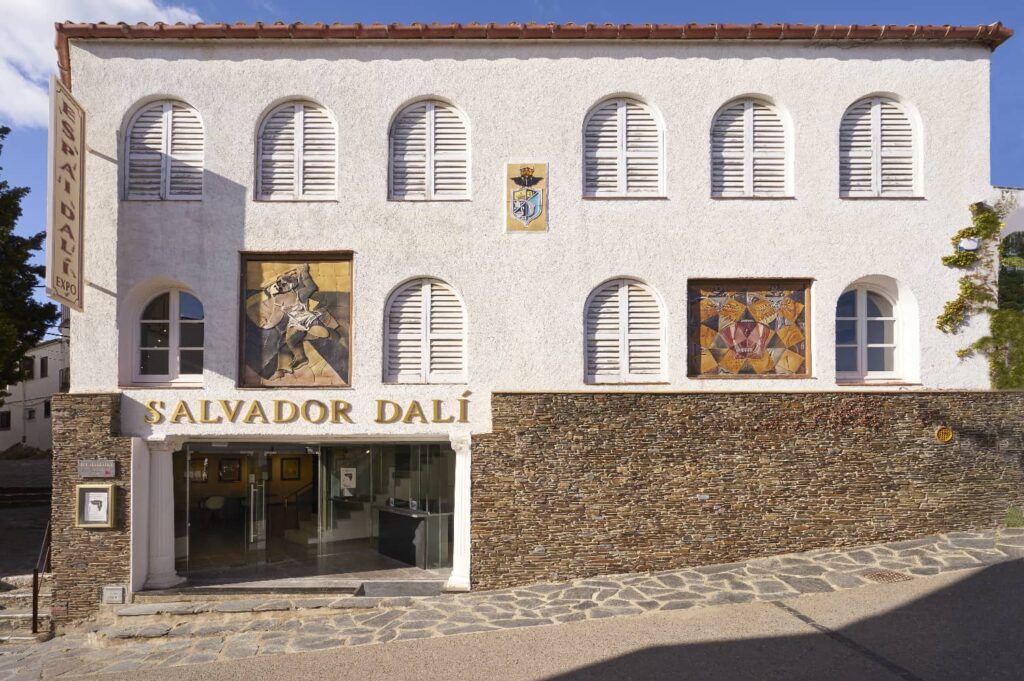 frontal de Expo Dalí en Cadaqués
